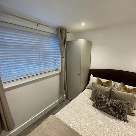 Stylish & Cosy 1 Bed Apartment Суиндон Экстерьер фото