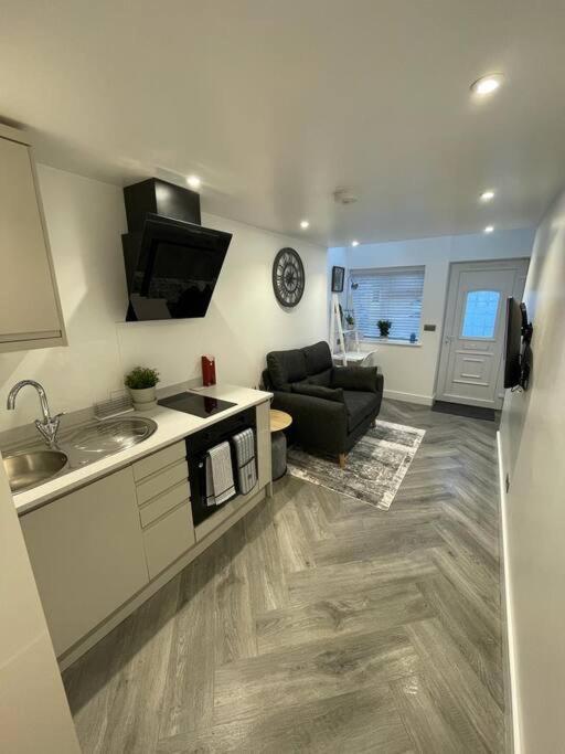 Stylish & Cosy 1 Bed Apartment Суиндон Экстерьер фото