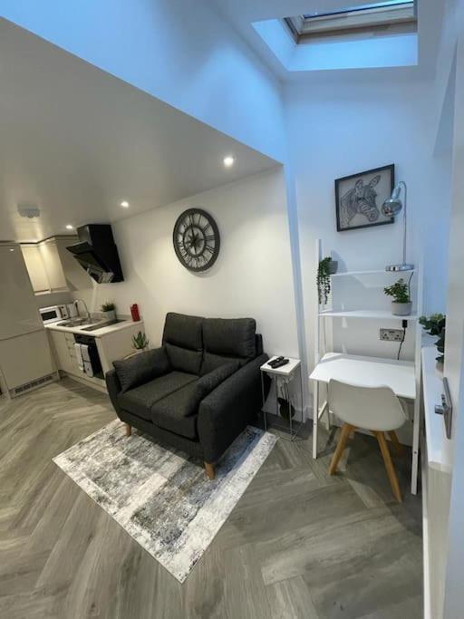 Stylish & Cosy 1 Bed Apartment Суиндон Экстерьер фото